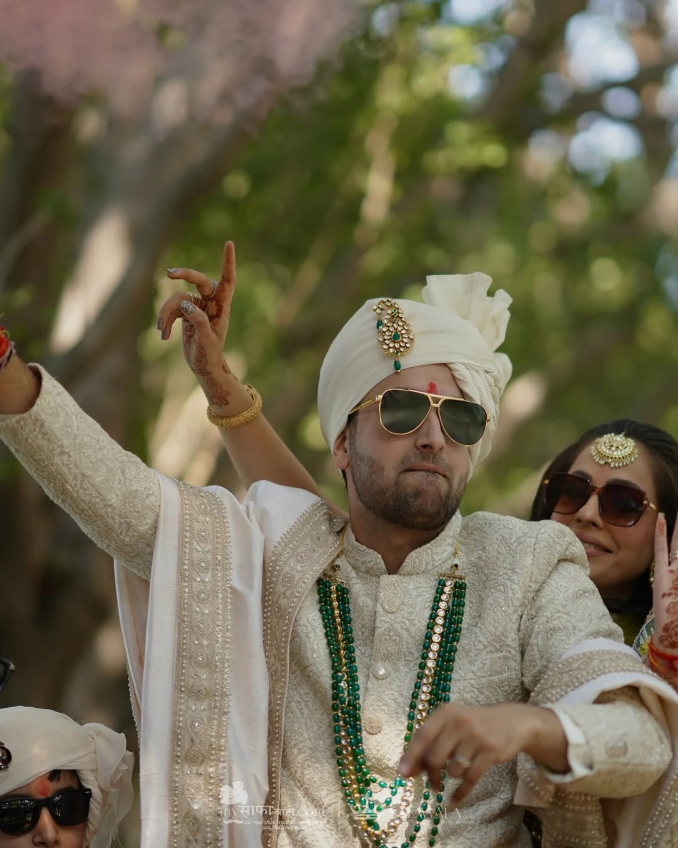 wedding safa wala in Ramnagar – Groom in an ivory wedding safa with emerald jewellery